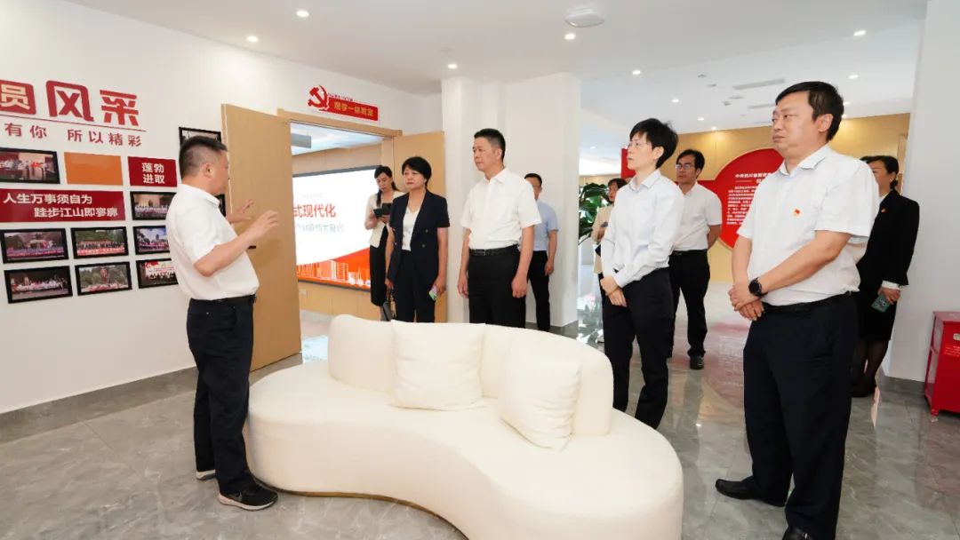 福建省人民政府国有资产监督管理委员会修兴高一行莅临尊龙凯时党？疾斓餮