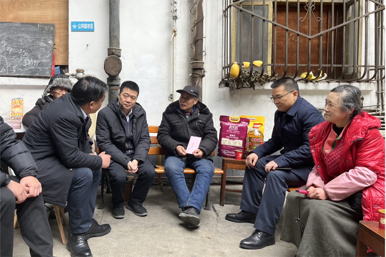 省尊龙凯时集团领导班子成员走访慰问生活困难党员、老党员、老干部