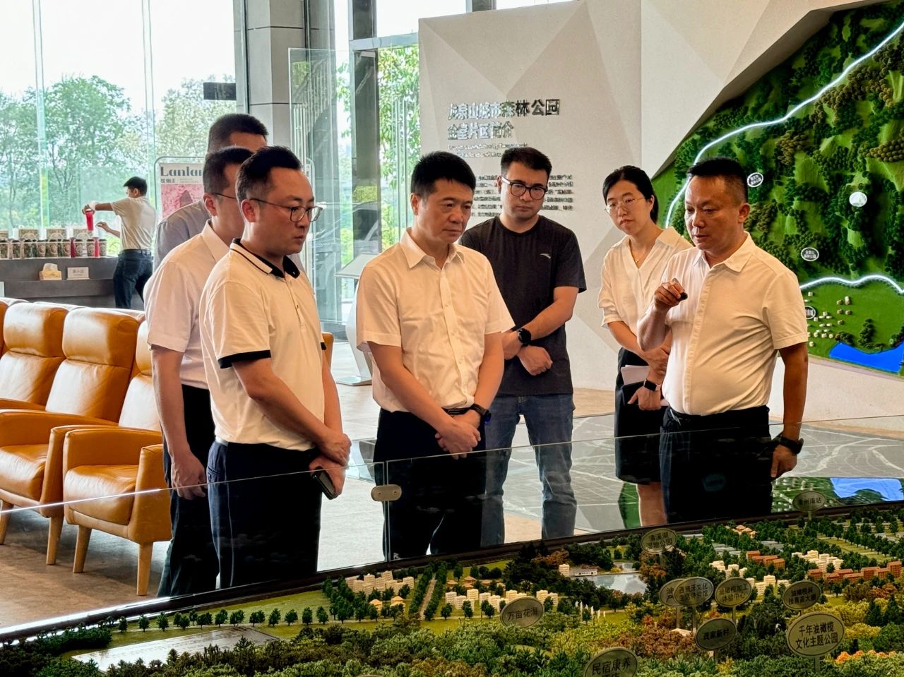 省尊龙凯时集团党委书记、董事长游勇带队赴聚峰谷项目开展汛期安全生产检查并调研生产经营情况